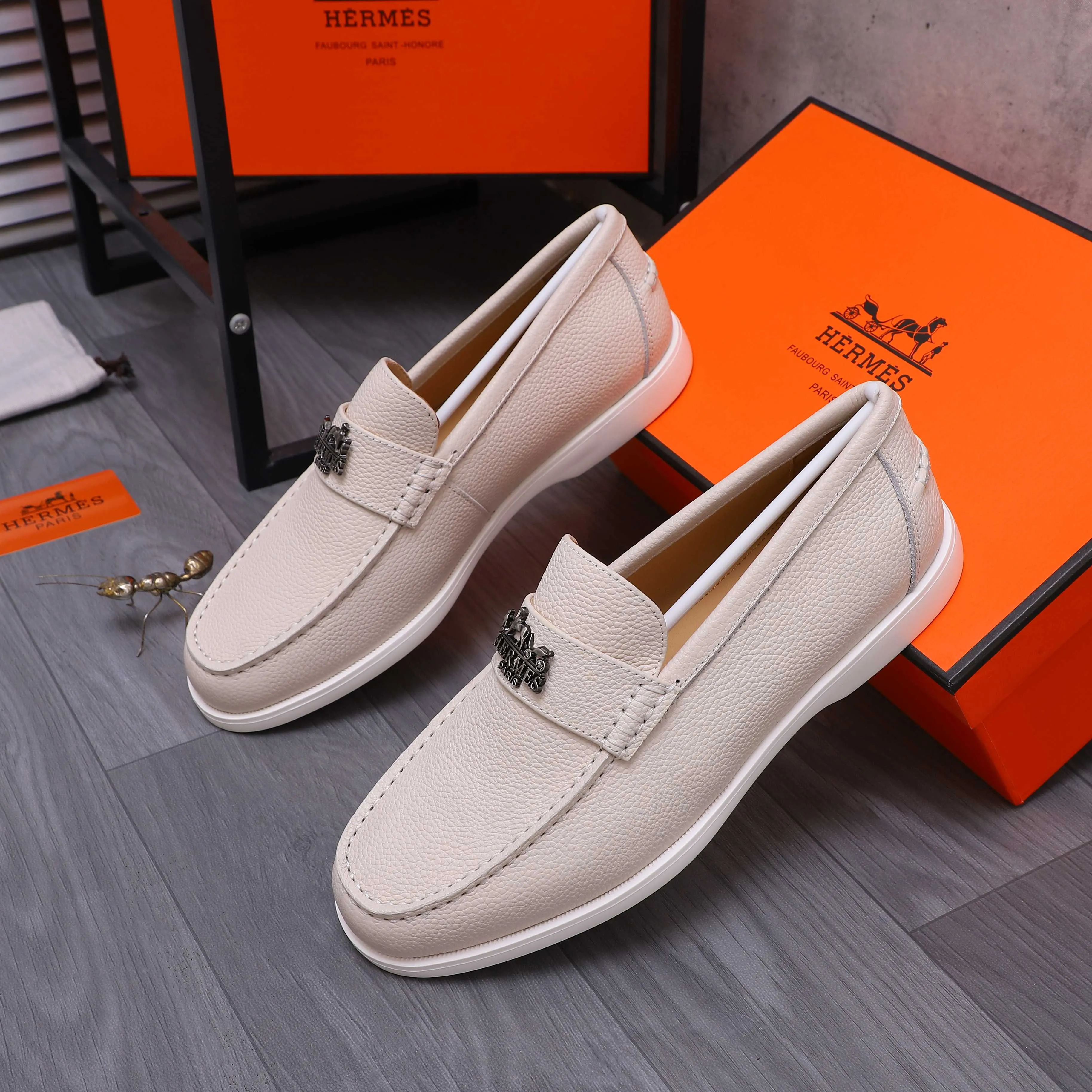 Men's shoes 💰p560 Product trademark: HERMES "Hermes" casual slip-on men's shoes. Regular size: 38-46 (45.46 is custom-made and non-returnable) Product materials: Selected pebbled cowhide upper, cowhide lining, original foam rubber ultra-light sole